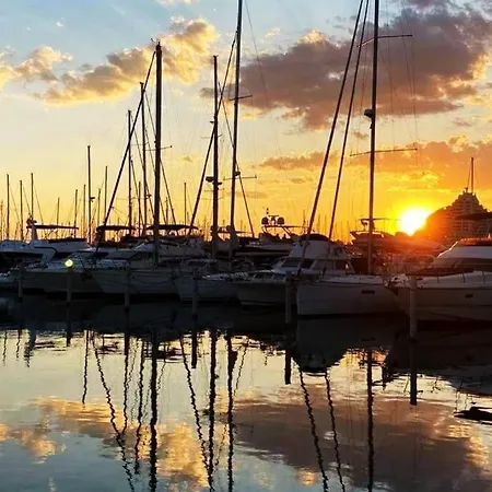 Vue Imprenable Sur Le Port, Proche Plages ! Apartment *